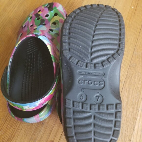 Crocs Classic Clogs Women's Size 7 - Picture 3 of 7